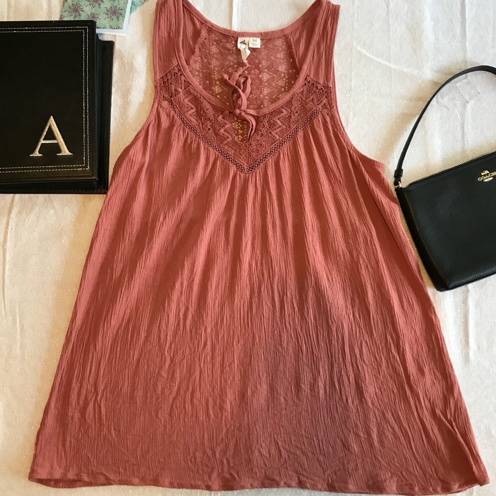 Ladies boutique shirt size medium EUC